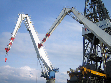 Lifting-Equipment-Trends-Knuckle-Boom-Cranes-Are-The-New-Preferred-Choice-of-Contractors
