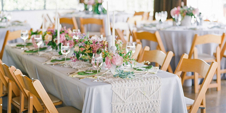 light grey wedding tablecloth with pretty flower decoration on the table