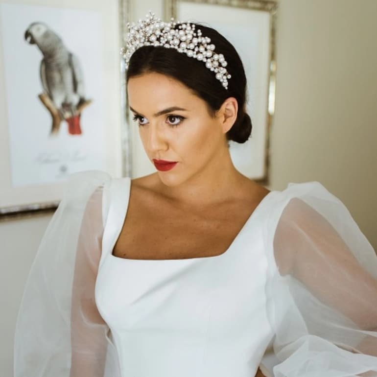 Trendy Bridal Accessories for a Stunning Wedding Outfit