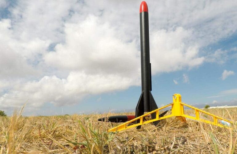 launching-model-rocket-2
