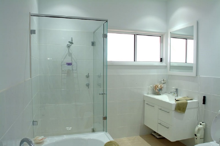 semi-frameless-shower-screen 